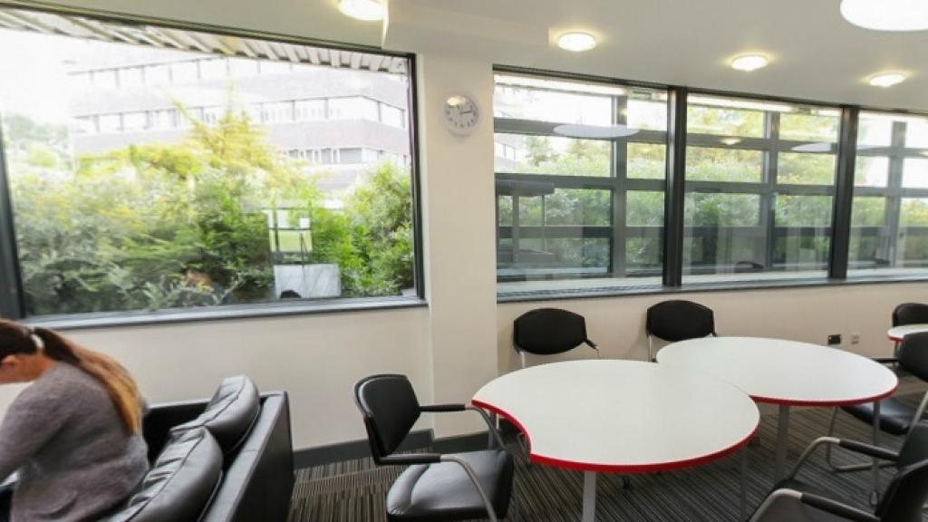 Interior del edificio de Economía en el que Anna realizará sus estudios.