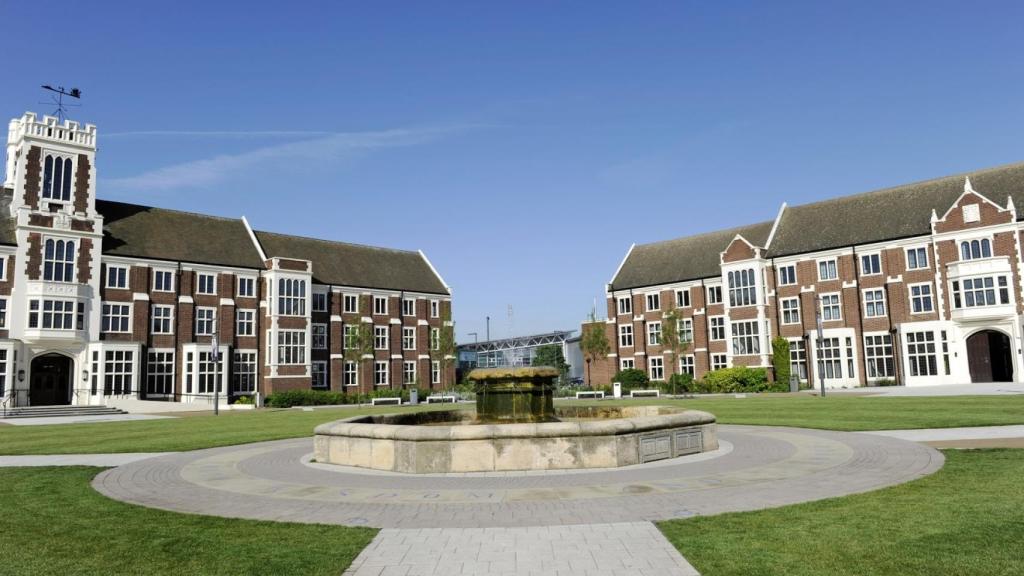 Vista de una de las plazas del campus, en el que se fotografió Anna hace unos días.