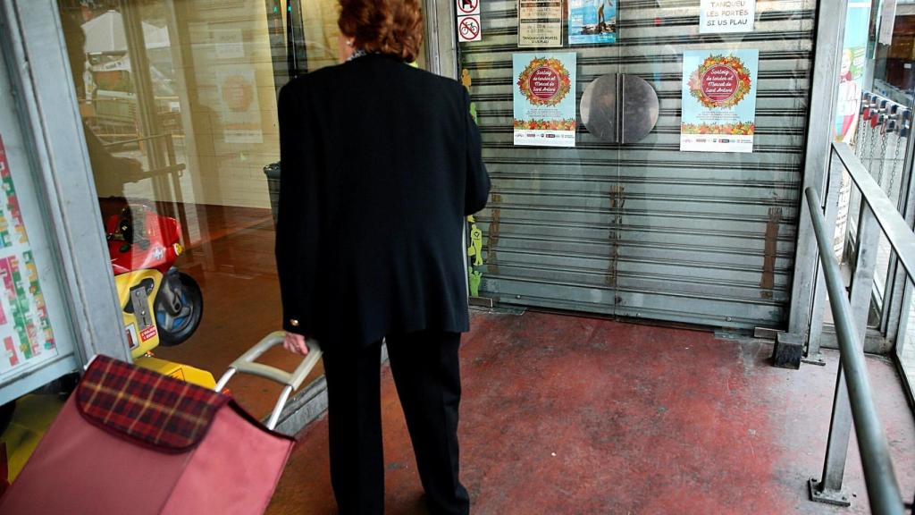 Tiendas cerradas en Barcelona debido a la huelga general.