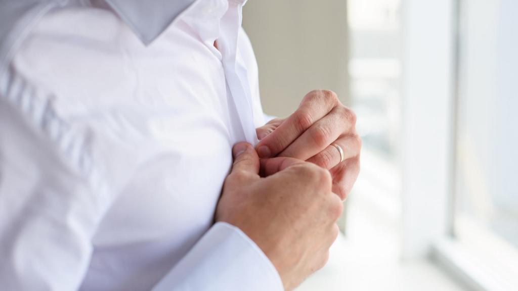 La camisa blanca, un básico imprescindible. Ver camisas >