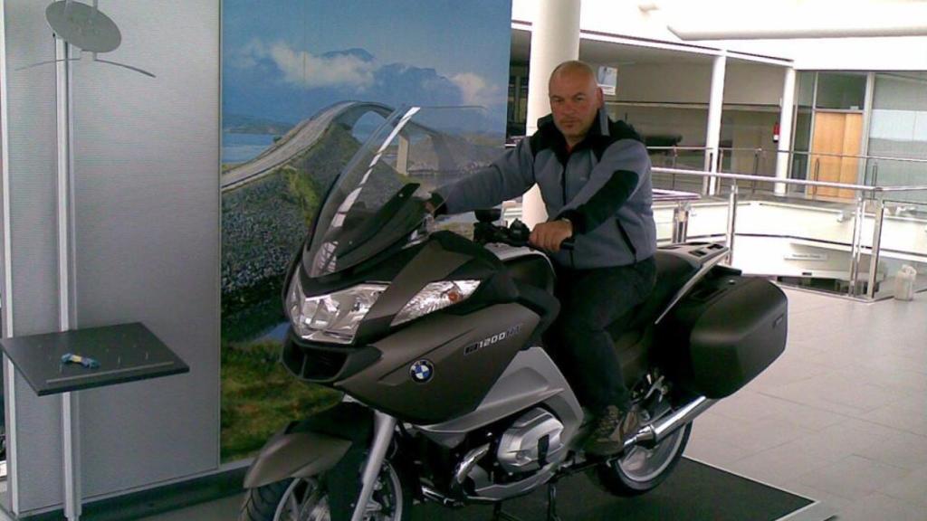 Agustín ha sido detenido como principal sospechoso del asesinato de su mujer, Ana.