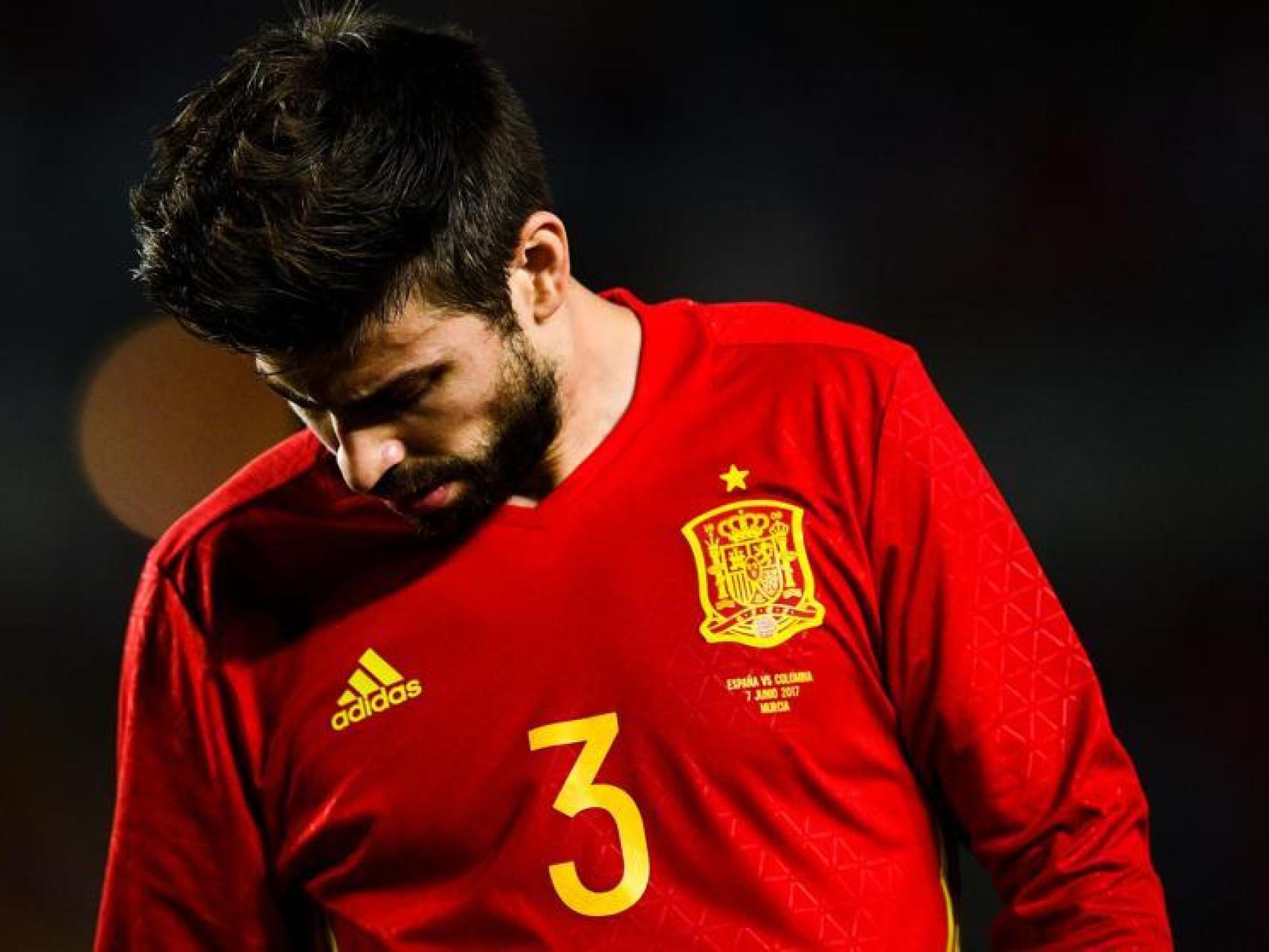 Piqué, durante un encuentro con la selección.