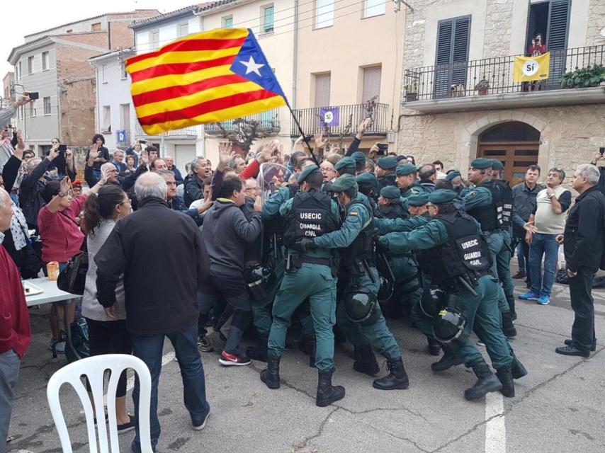 Montaje en el que se aprecia dibujada con photoshop una estelada
