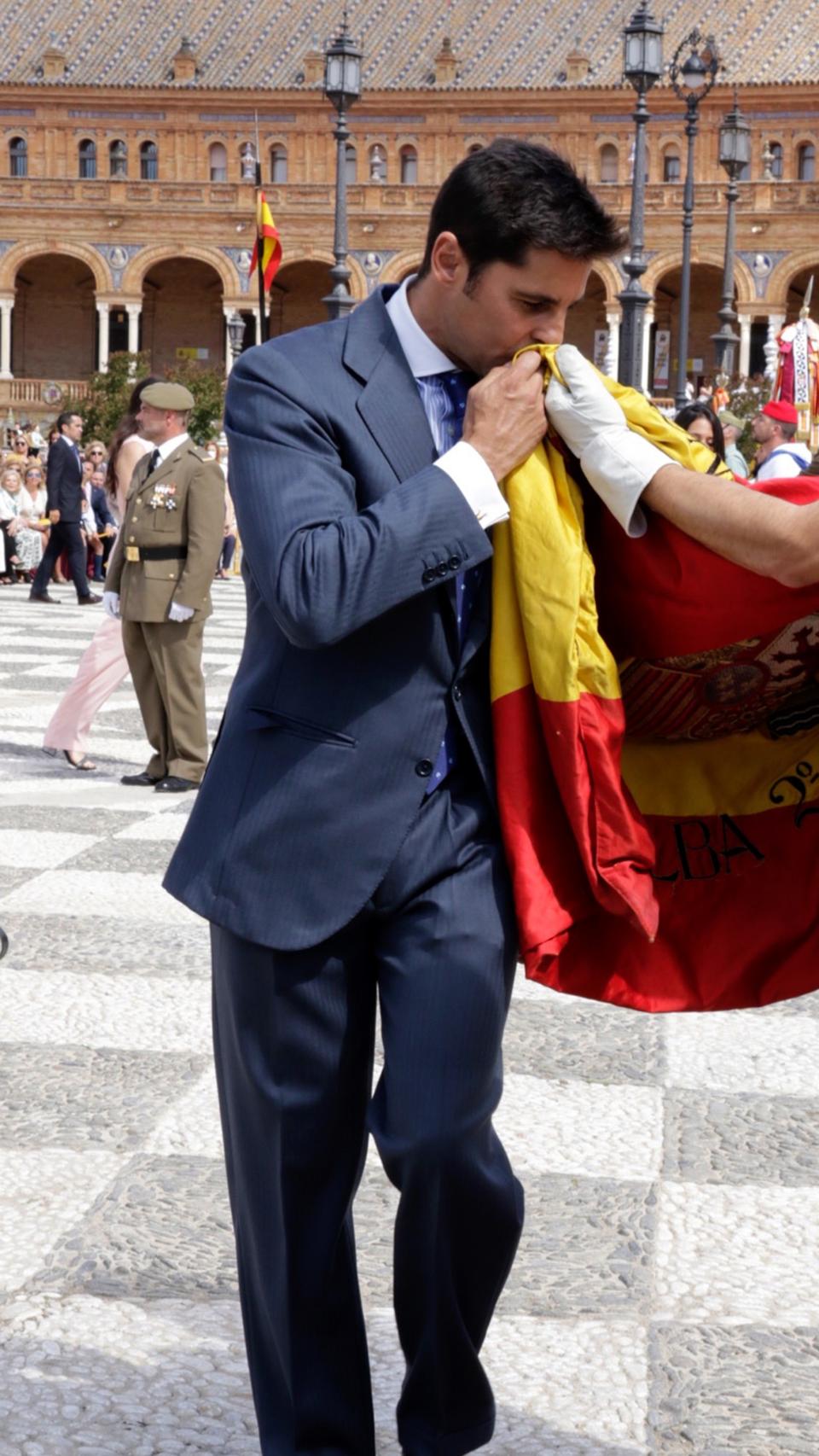 Fran Rivera en una jura de bandera.