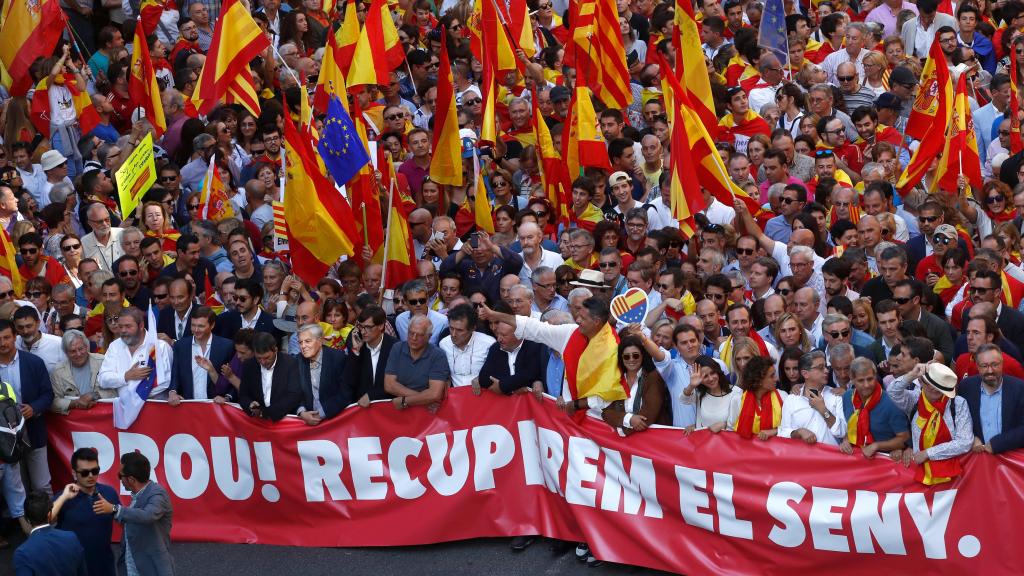 Cabecera de la marcha llegando a la estación de França