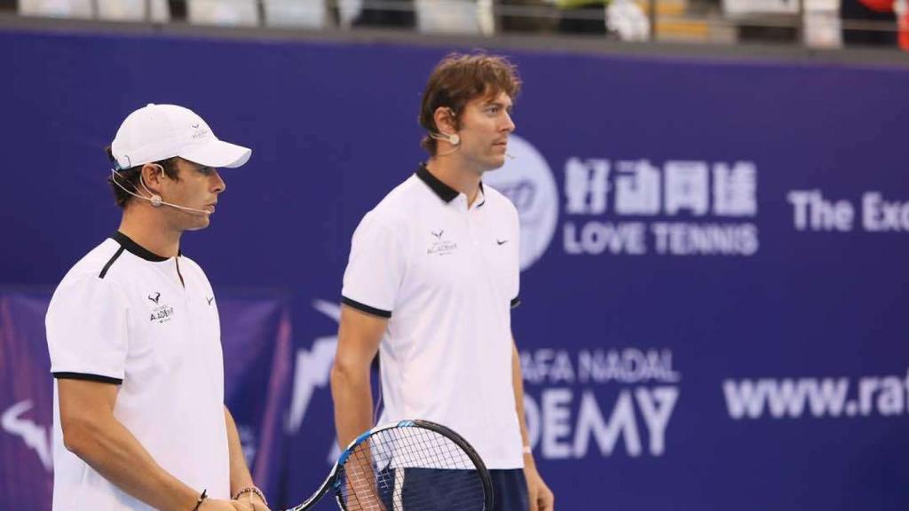 Salvà, esta semana en Pekín durante un clínic de la academia de Nadal.