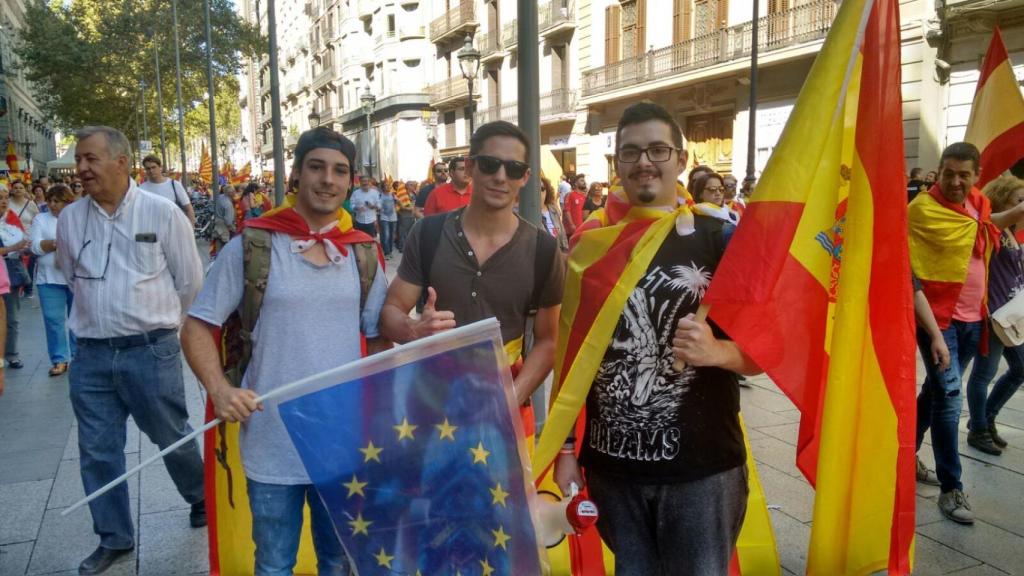 Javi, Xavi y Fer tienen 25 años y viven los tres en Barcelona.