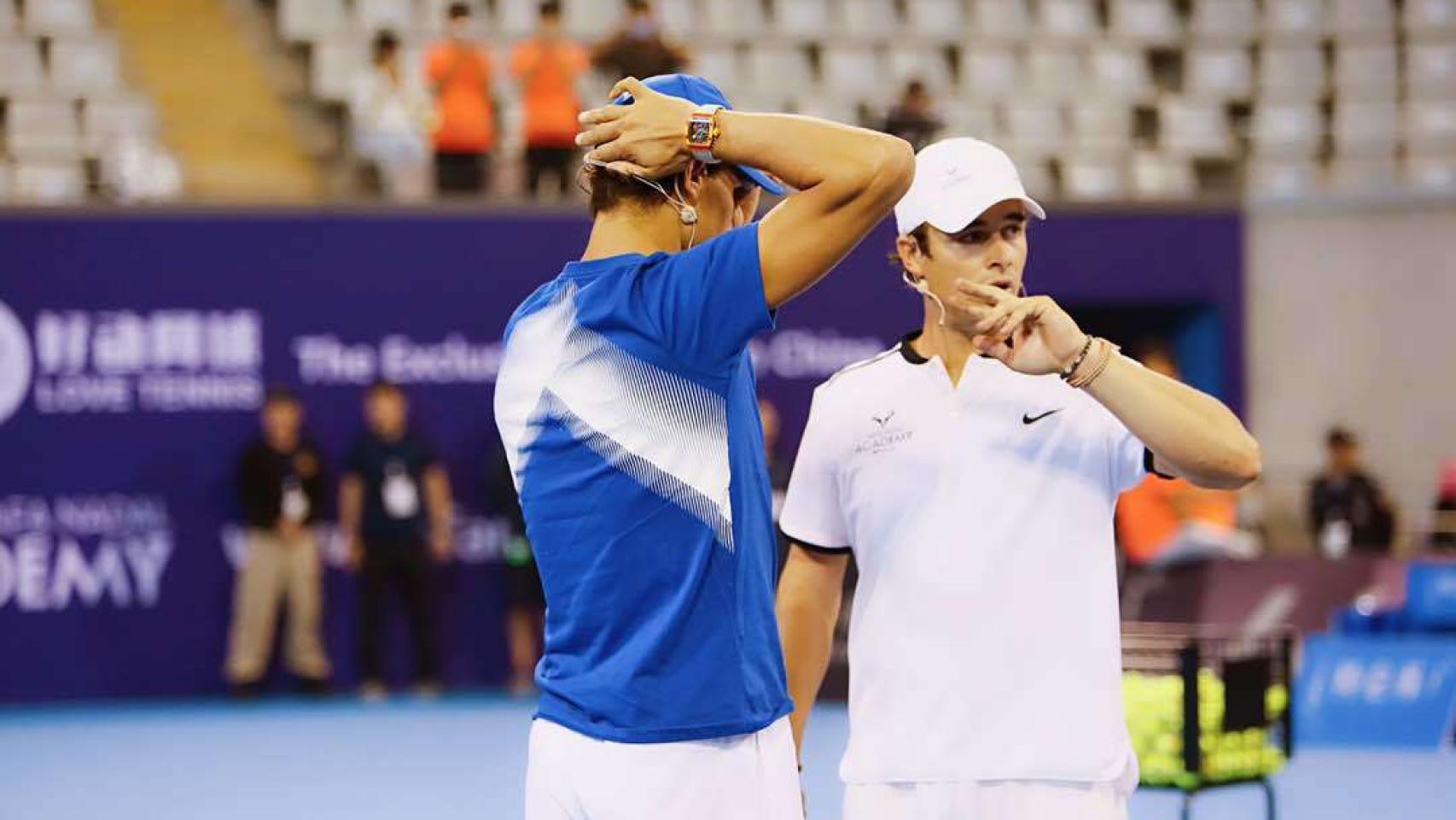 Salvà, junto a Nadal en un clínic en Pekín.