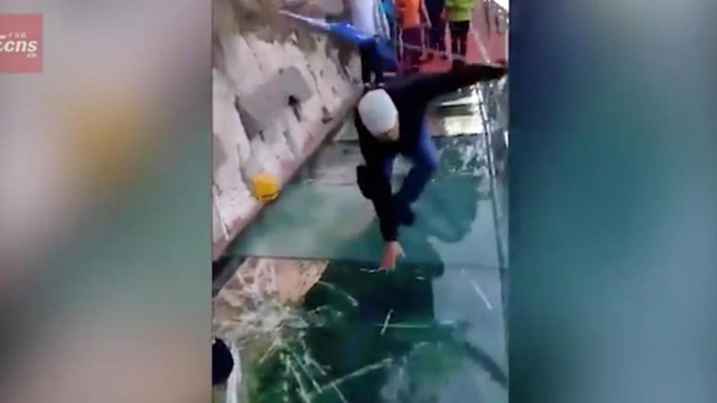 Este puente de cristal ¿se rompe o es solo una broma?