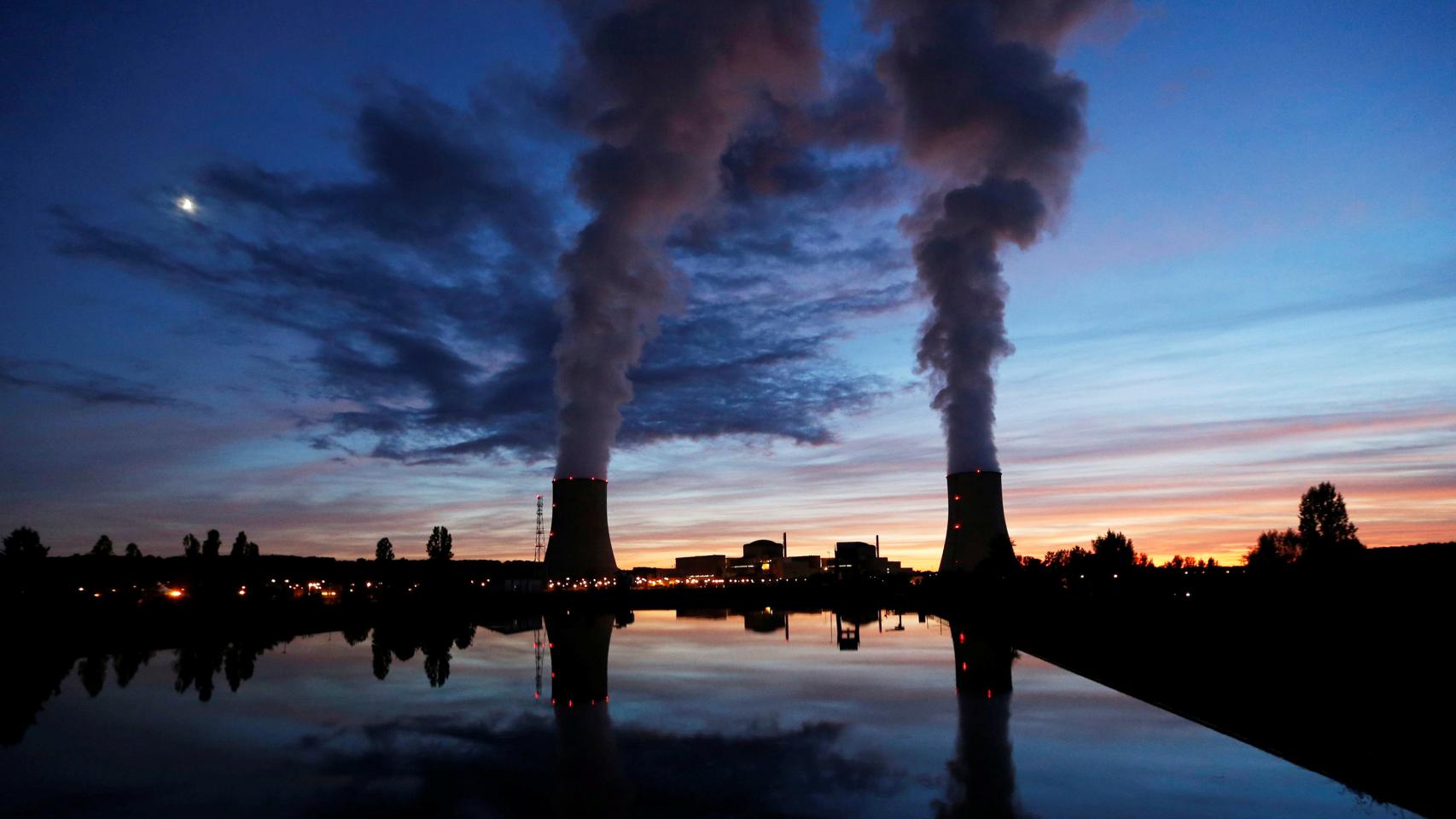 La central nuclear Golfech en Toulouse, Francia.