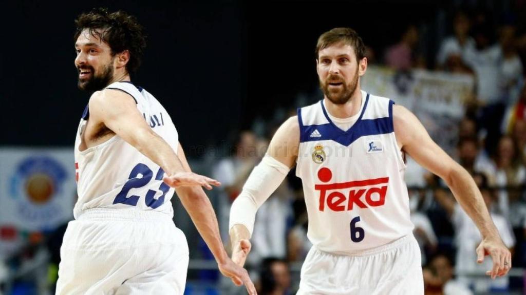 Llull y Nocioni durante el primer partido de semifinales