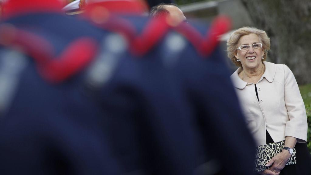 Manuela Carmena, alcaldesa de Madrid, en el desfile de las Fuerzas Armadas.