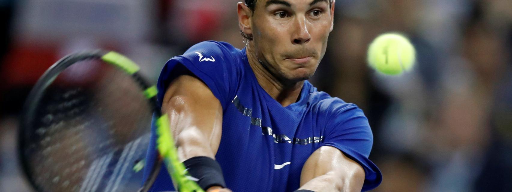 Rafa Nadal devuelve una pelota a Jared Donaldson.