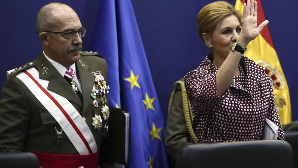 La ministra de Defensa, María Dolores de Cospedal, junto al Jefe del Estado Mayor de la Defensa (Jemad), el general Fernando Alejandre Martínez.