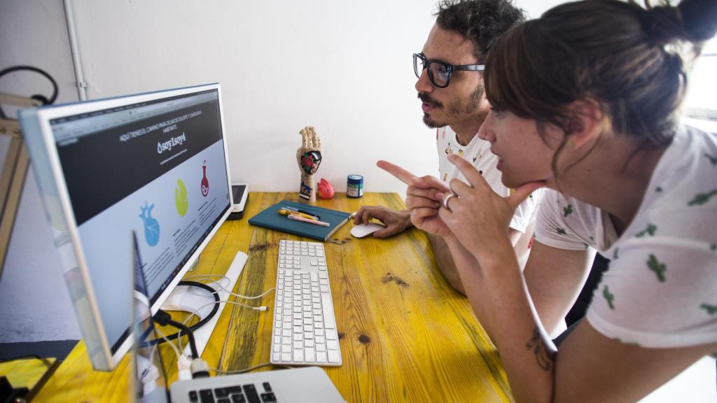 Alex Núñez, marido de Erika, se encarga del desarrollo.