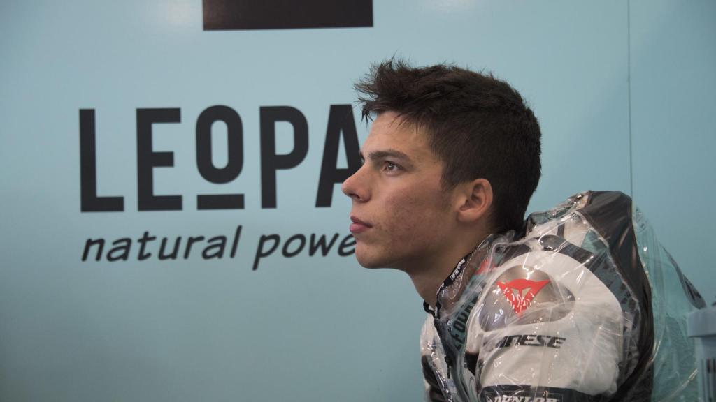 Joan Mir, en el box del equipo Leopard, antes de la crucial carrera de Misano.