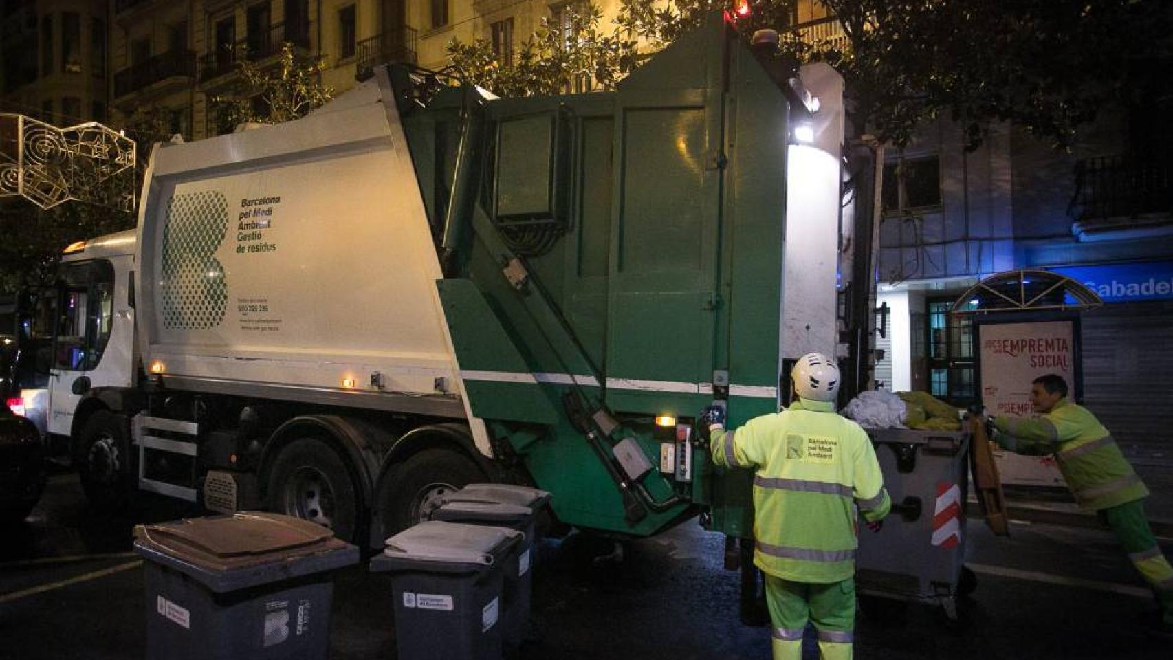 Un camión de recogida de basuras.