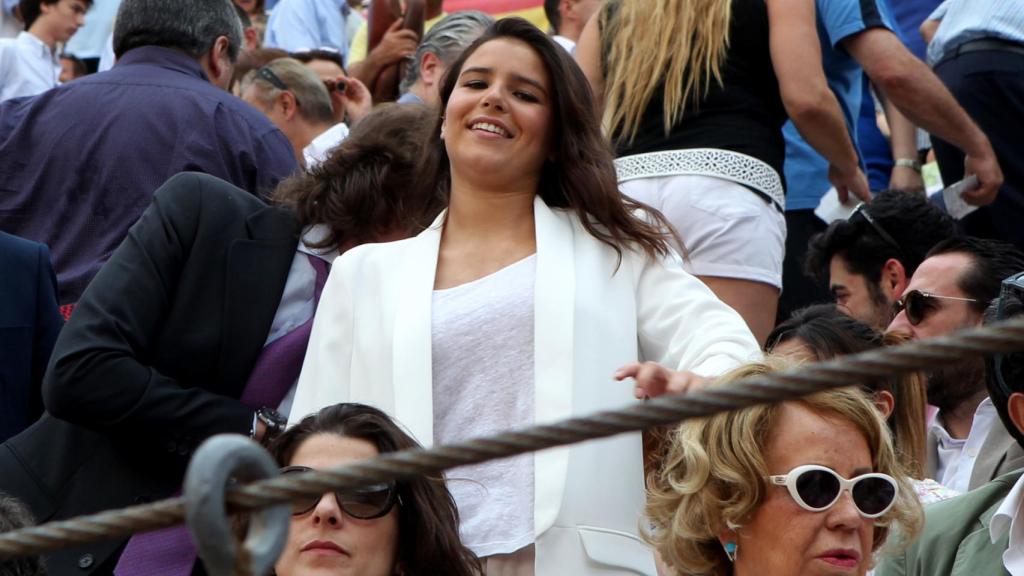 En los toros viendo a su padre.