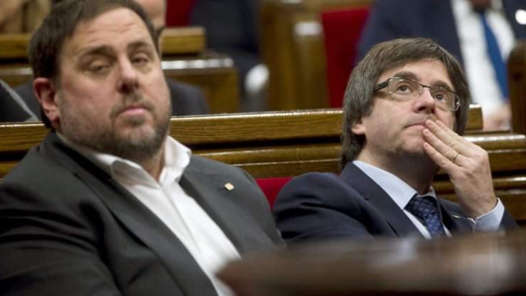 El presidente de la Generalitat, Carles Puigdemont, con su 'número dos', Oriol Junqueras.