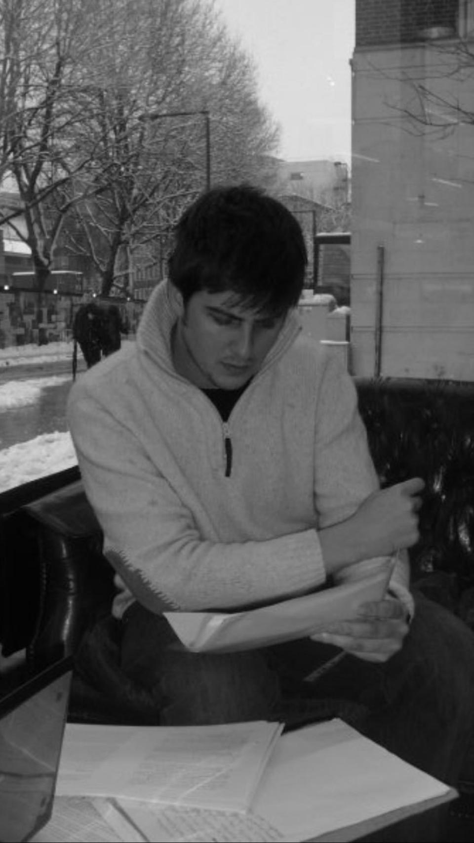 Jesús no obtuvo el título del máster de la beca