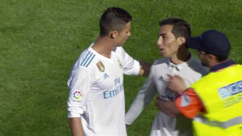 Un espontáneo salta al Coliseo Alfonso Pérez para saludar a Cristiano