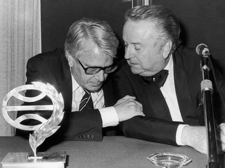 El icono de la izquierda, Jorge Semprún, futuro ministro de Cultura, con Lara, en el Premio Planeta de 1977.