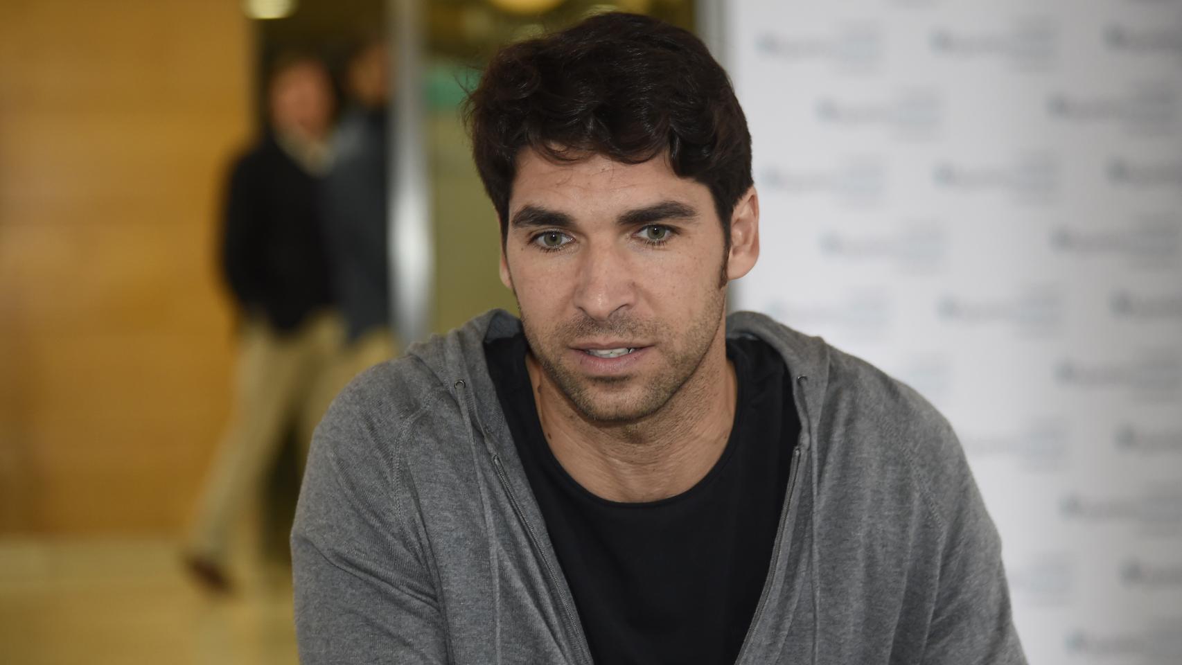 Cayetano Rivera sale del hospital de Zaragoza tras recibir el alta