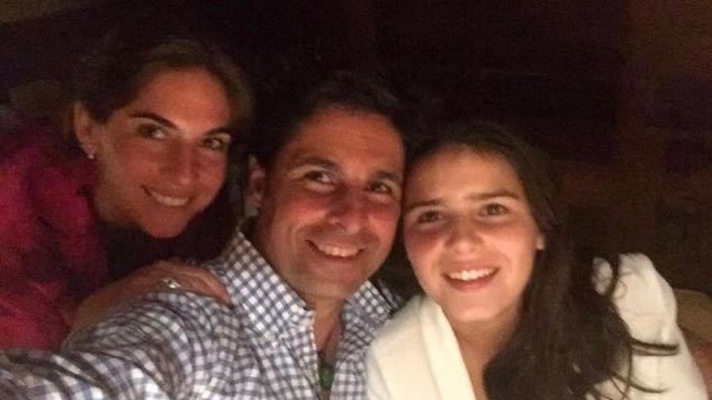 Lourdes Montes, Francisco Rivera y su hija Cayetana.