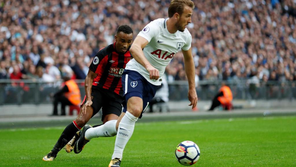 Harry Kane conduce la pelota ante el Bournemouth.