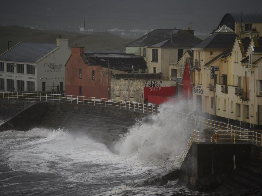 La costa de Clare en el condado de Lahinch.