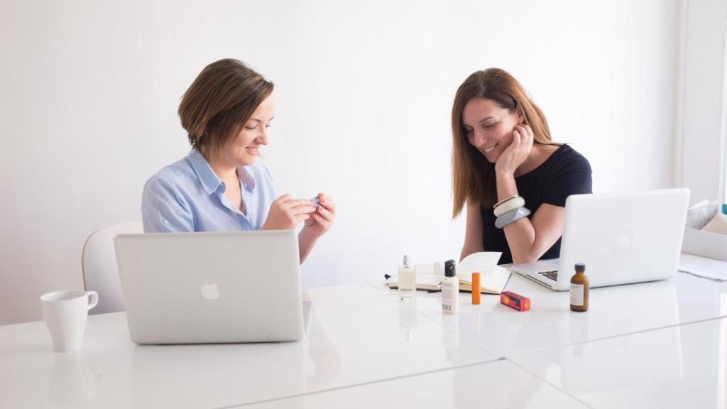 María Martínez  (izquierda) y Anabel Vázquez, fundadoras de Laconicum.