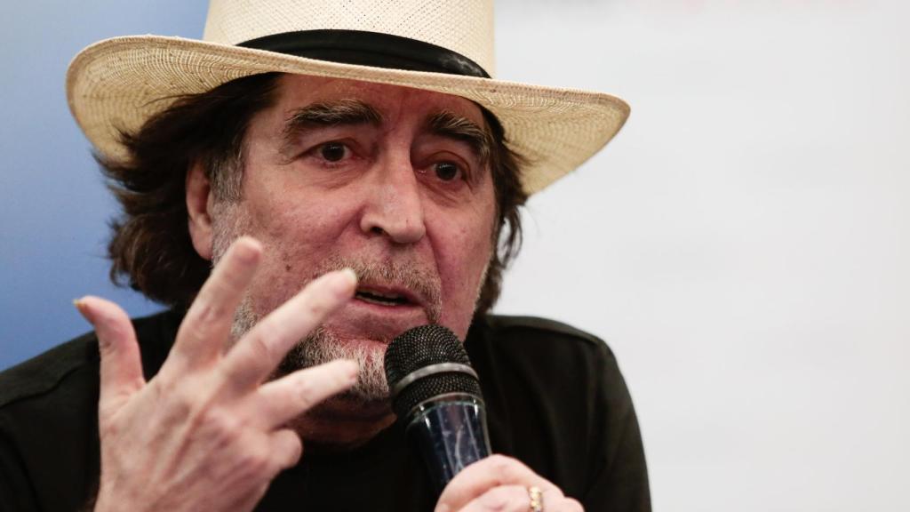 Joaquín Sabina durante la rueda de prensa en Quito