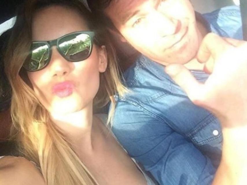 Belén Roca y el piloto fallecido.