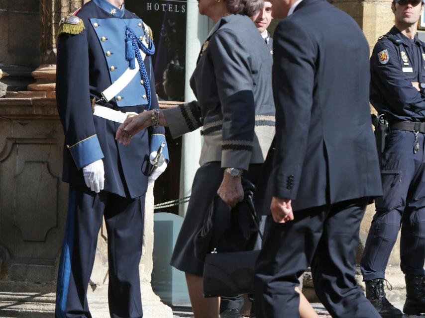 La reina Sofía, a su llegada a Oviedo.