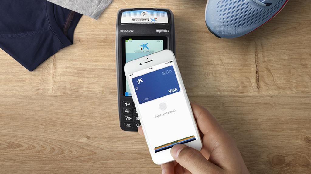 iPhone realizando un pago móvil.