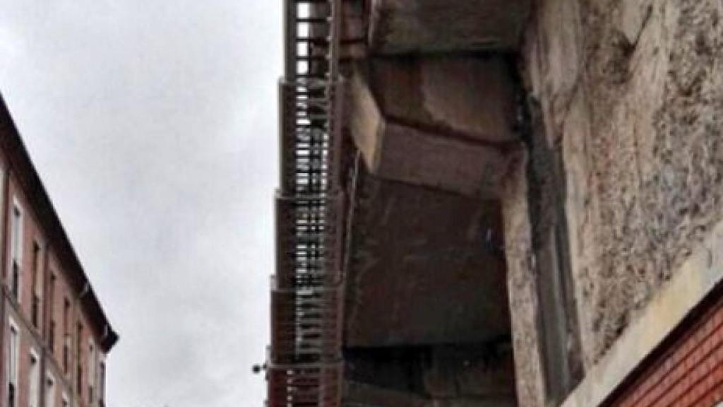 Valladolid-bomberos-cascotes-arco-ladrillo