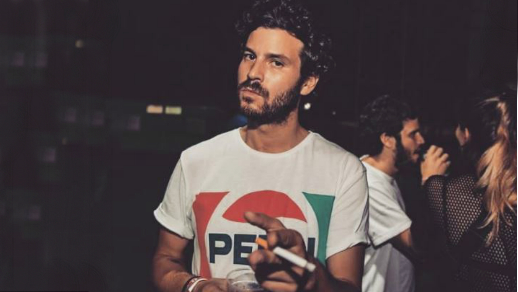 Willy vive su juventud intensamente en el terreno amoroso.