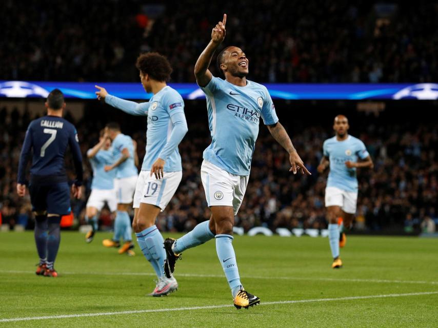 Sterling celebra un gol con el City.