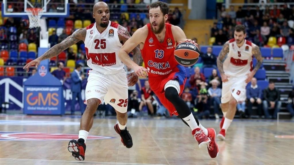 Sergio Rodríguez conduciendo el balón ante el Milán.