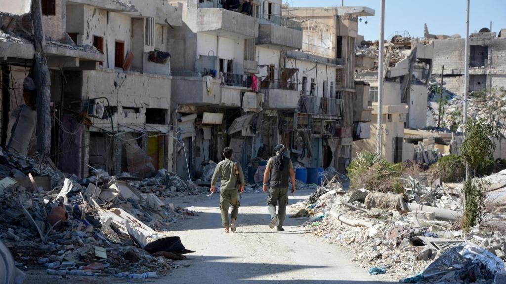 Las fuerzas del FSD en el centro de Al Raqa.