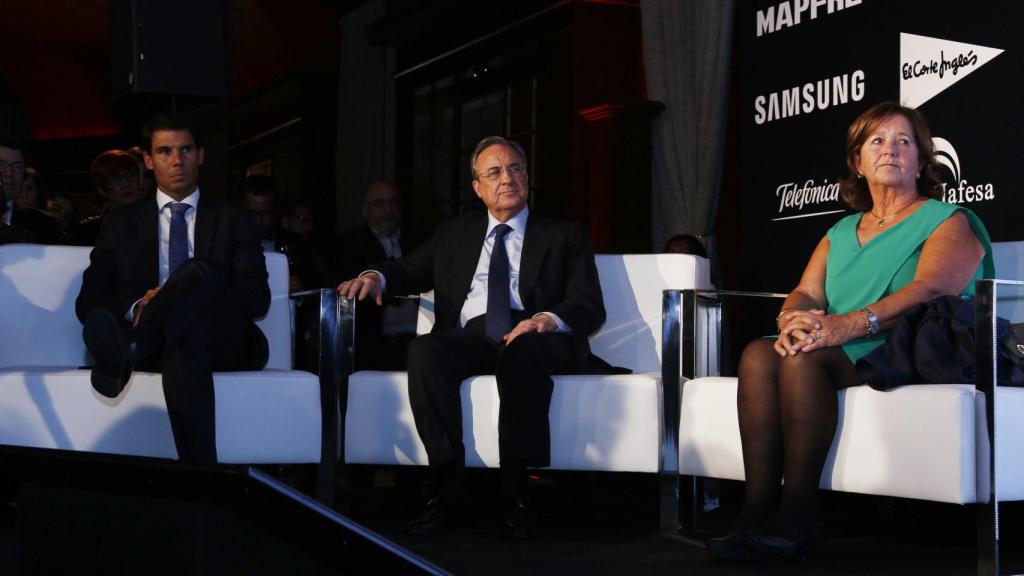 Los tres premiados: Rafael Nadal, Florentino Pérez y Ana Miralles, madre de Ignacio Echeverría.