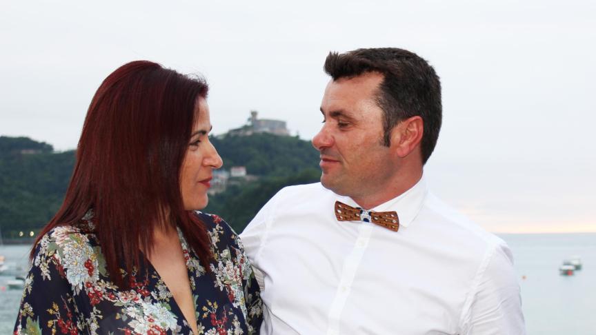 Loli y Richi, los 'culpables' de 'El mono con pajarita'.