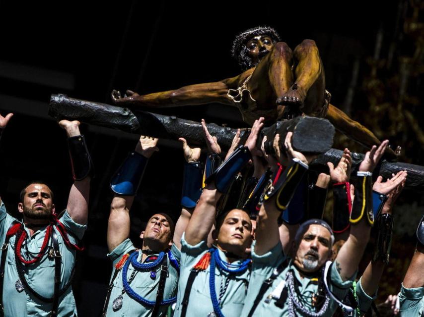 Legionarios con el Cristo de Mena en Málaga.