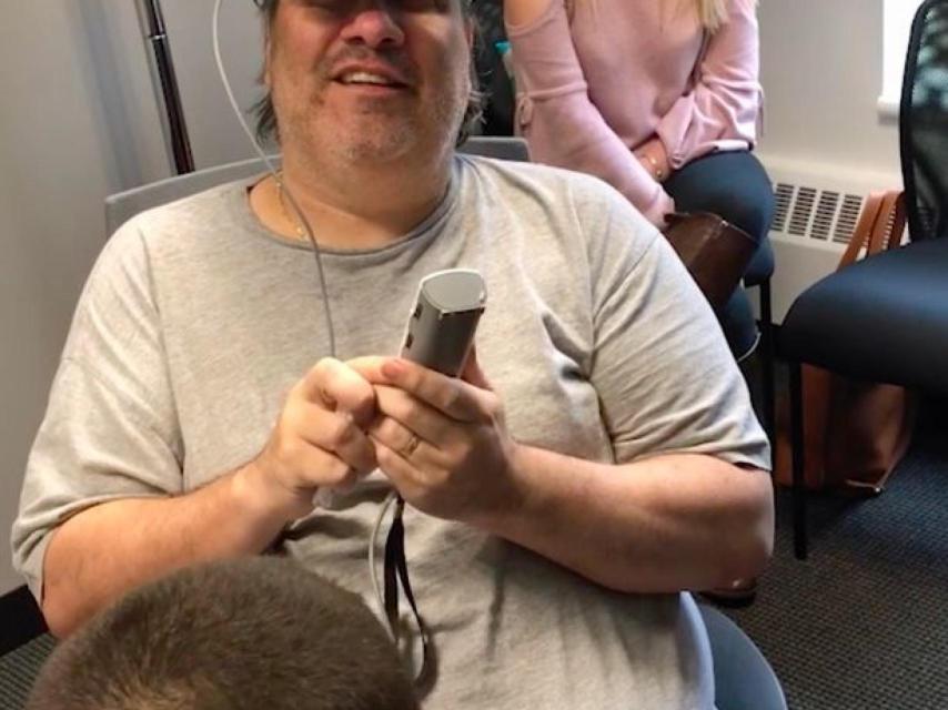 Joe Vasconcelos con las e-sight