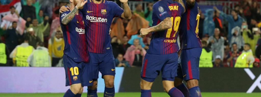 Jugadores del Barcelona celebran un gol a Olympiacos.