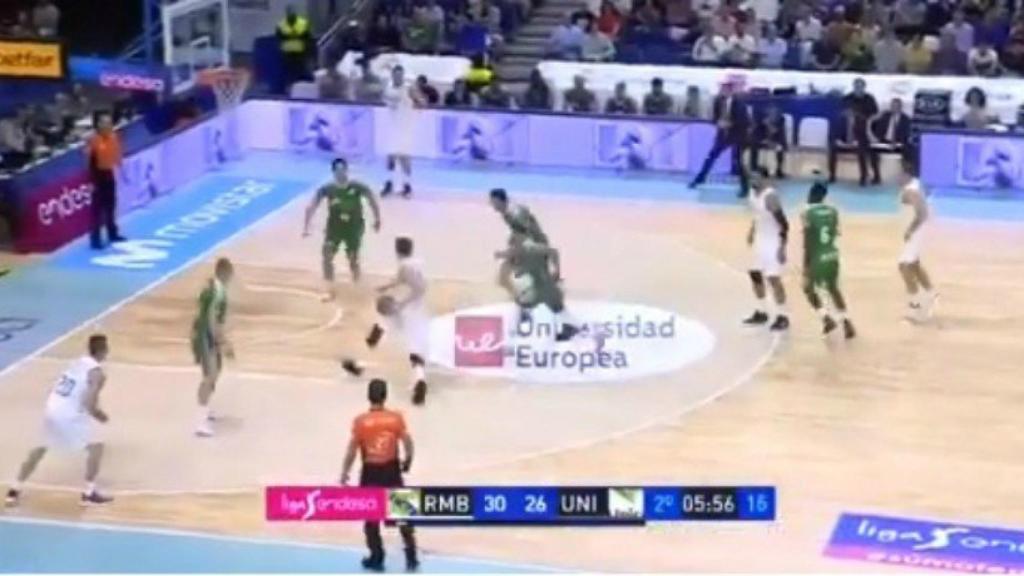 Canasta de Luka Doncic ante Unicaja.
