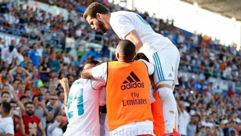 Los jugadores celebran el gol de Cristiano
