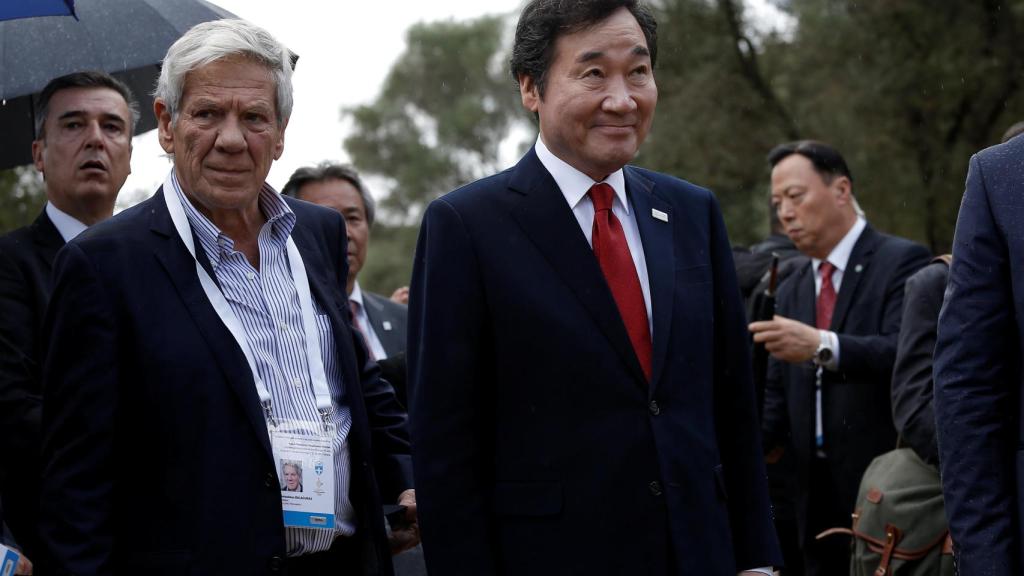 El primer ministro de Corea del Sur, Lee Nak-yeon, en la ceremonia de encendido de la antorcha olímpica. / Reuters