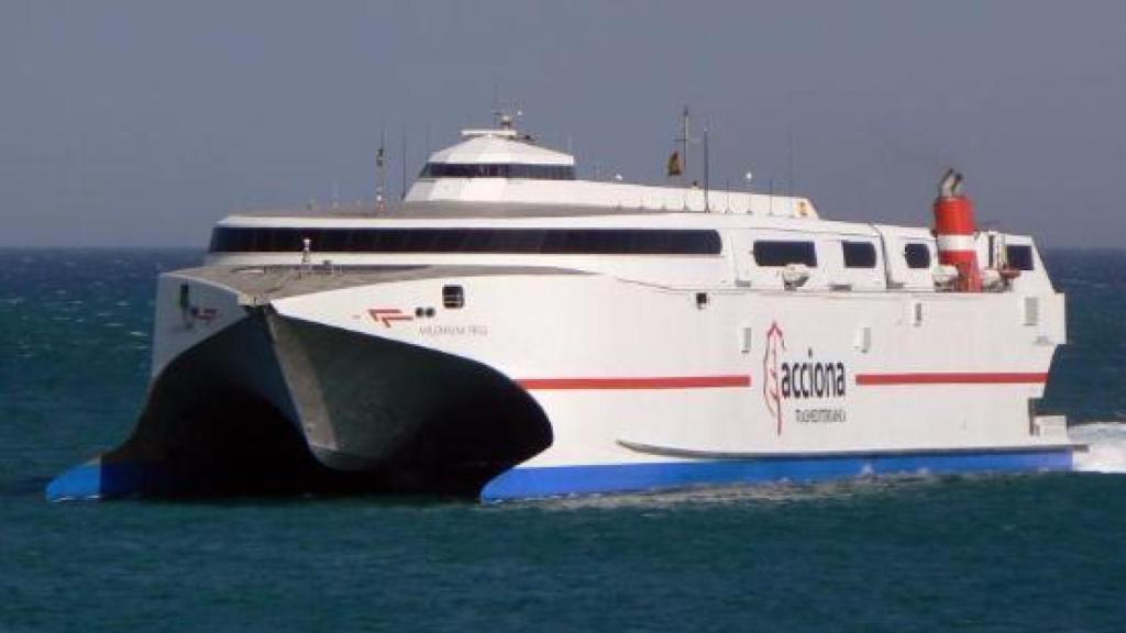 Embarcación de Transmediterránea.