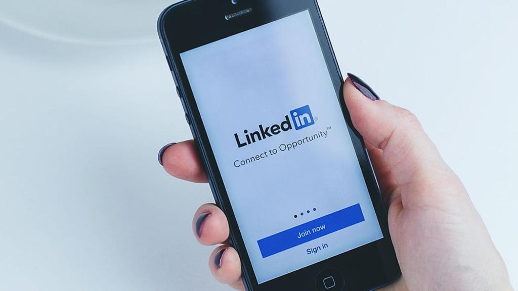 LinkedIn en un iPhone.